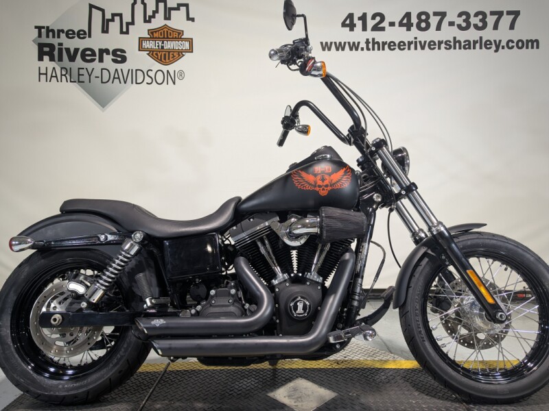 2015 Harley-Davidson® Street Bob® Black Denim Custom tank emblem