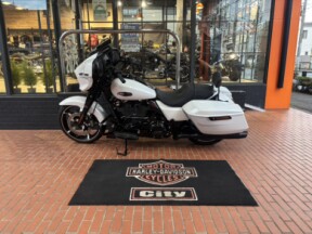 2024 Harley-Davidson® Street Glide® White Onyx Pearl - Black Finish thumb 3