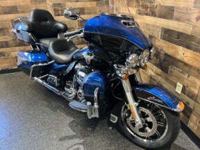 2018 Harley-Davidson® Ultra Limited 115th Anniversary  Legend Blue/Vivid Black FLHTK thumb 3