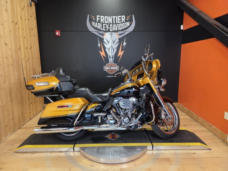 FLHTKSE 2015 CVO™ Ultra Limited