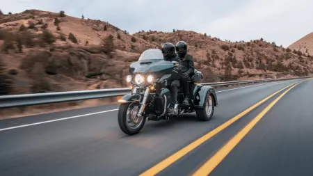 Touring Tech Face-Off Between the 2025 Harley-Davidson® Tri Glide® Ultra and Honda Gold Wing Tour