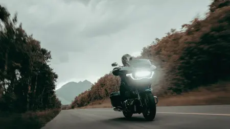 How the 2025 Harley-Davidson® CVO™ Road Glide® Sharknose Fairing Adds Comfort on Florida Highways