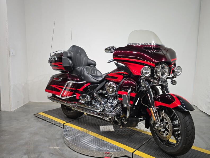 FLHTKSE 2017 CVO™ Limited