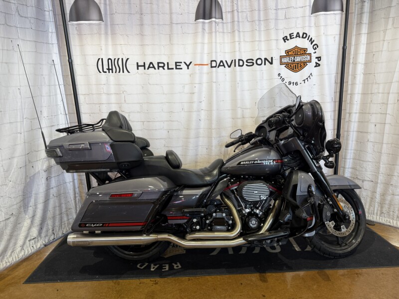2020 Harley-Davidson® CVO™ LimiteD FLHTKSE 956999 SMKYGRY/STRMCLD W/PINSTRIPE