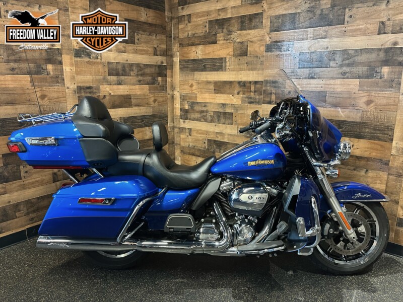 2017 Harley-Davidson® Ultra Limited Custom Color Bonneville Blue/Fathom Blue FLHTK