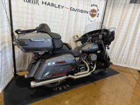 2020 Harley-Davidson® CVO™ LimiteD FLHTKSE 956999 SMKYGRY/STRMCLD W/PINSTRIPE thumb 3