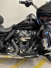 2016 Harley-Davidson® Road Glide® Ultra Vivid Black thumb 1