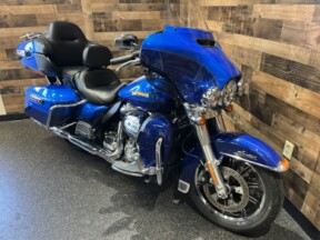 2017 Harley-Davidson® Ultra Limited Custom Color Bonneville Blue/Fathom Blue FLHTK thumb 3