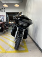 2016 Harley-Davidson® Road Glide® Ultra Vivid Black thumb 2