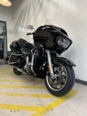2016 Harley-Davidson® Road Glide® Ultra Vivid Black thumb 3