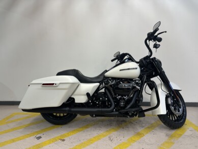 2019 Harley-Davidson® Road King® Special Bonneville Salt Denim