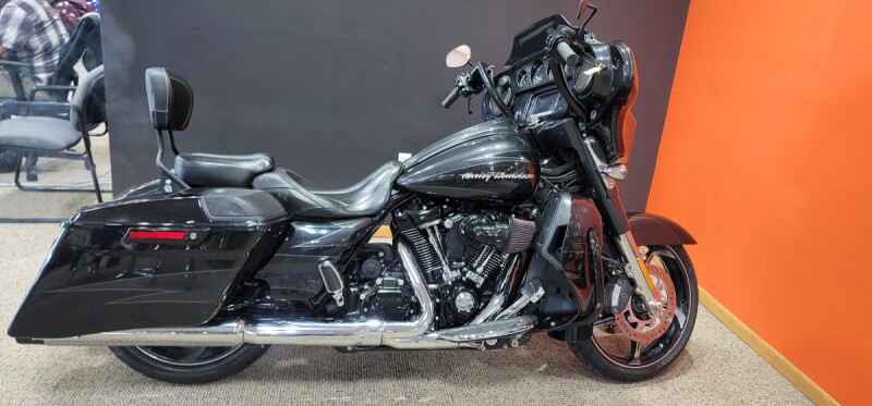 2017 Harley-Davidson® CVO™ Street Glide® Dark Slate Candy/Arctic Black with Contrast Chrome Aggresso