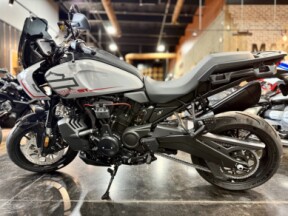 2025 Harley-Davidson® Pan America® 1250 ST Billiard Gray thumb 2