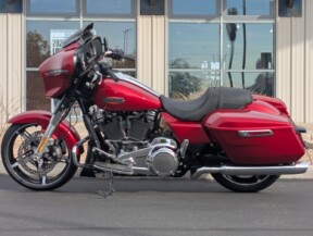 2025 Harley-Davidson® Street Glide® thumb 3