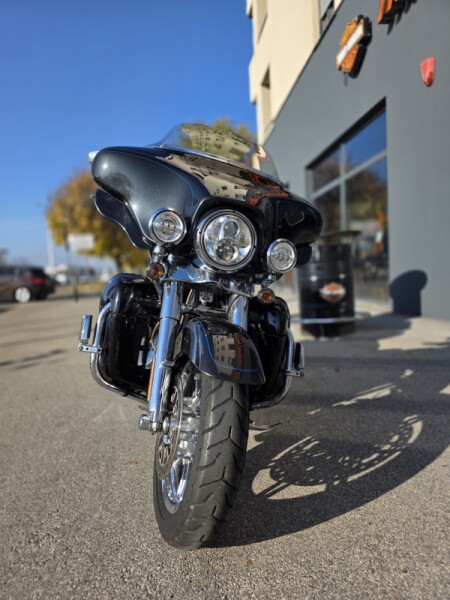 2013 Harley-Davidson® CVO™ Ultra Classic® Electra Glide® 110th Anniversary Edition