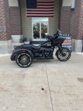 Harley-Davidson® Road Glide 3 2024 FLTRT VIVID BLACK W/ PINSTRIPE thumb 0