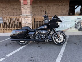 2025 Harley-Davidson® Road Glide® Midnight Firestorm - Black Finish thumb 3