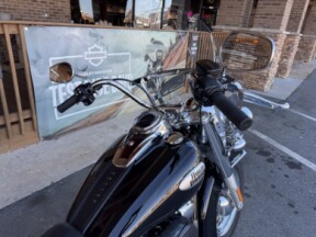 2024 Harley-Davidson<sup>®</sup> Heritage Classic Vivid Black thumb 1