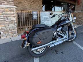 2024 Harley-Davidson<sup>®</sup> Heritage Classic Vivid Black thumb 0