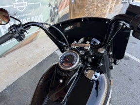 2024 Harley-Davidson<sup>®</sup> Heritage Classic Vivid Black (Black Finish w/Laced Wheels) thumb 1