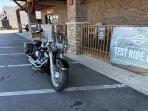 2024 Harley-Davidson<sup>®</sup> Heritage Classic Vivid Black thumb 2