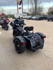 Harley-Davidson® Road Glide 3 2024 FLTRT VIVID BLACK W/ PINSTRIPE thumb 1