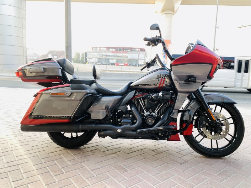 2019 Harley-Davidson® CVO™ Road Glide® Red Pepper & Magnetic Gray with Black Hole