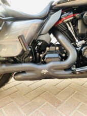 2019 Harley-Davidson® CVO™ Road Glide® Red Pepper & Magnetic Gray with Black Hole thumb 2