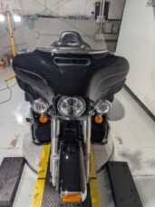 2015 Harley-Davidson® Tri Glide® Ultra Vivid Black thumb 2