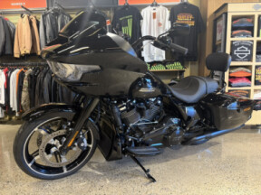 2024 Harley-Davidson® Road Glide™ Limited Vivid Black thumb 1