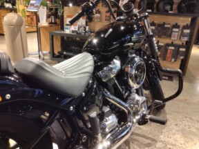 2025 Harley-Davidson® Street Bob® Vivid Black w/Laced Wheels thumb 1