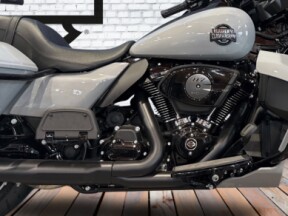 2025 Harley-Davidson<sup>®</sup> Street Glide® Ultra thumb 1