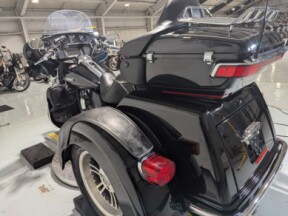 2015 Harley-Davidson® Tri Glide® Ultra Vivid Black thumb 0