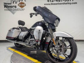 2019 Harley-Davidson® CVO™ Street Glide® Charred Steel & Lightening Silver thumb 2