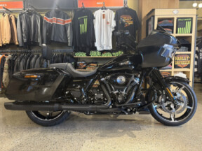 2024 Harley-Davidson® Road Glide™ Limited Vivid Black thumb 3