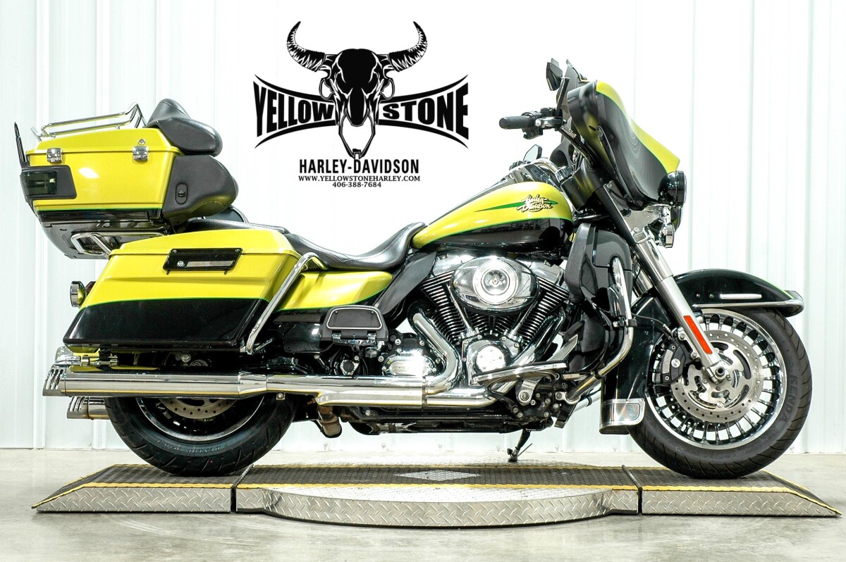 yellowブラック/ホワイト ストライプ ミュール 2022 Harley-Davidson® Road Glide® Special White Sand Pearl
