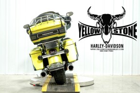 2011 Harley-Davidson® Electra Glide® Ultra Limited Apple Green/Vivid Black thumb 2