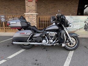 2017 Harley-Davidson® Ultra Limited Two-Tone Charcoal Denim/Black Denim thumb 2