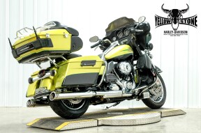 2011 Harley-Davidson® Electra Glide® Ultra Limited Apple Green/Vivid Black thumb 3