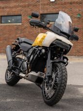 Harley-Davidson<sup>®</sup> Pan America™ 1250 Special 2023 RA1250S 0946671VE3 INDSYLW/WHT SND thumb 3