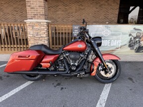 2025 Harley-Davidson<sup>®</sup> Road King<sup>®</sup> Special Whiskey Fire - Black Finish thumb 2