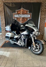 2015 Harley-Davidson® Ultra Limited Low FLHTKL Brilliant Silver Pearl thumb 3