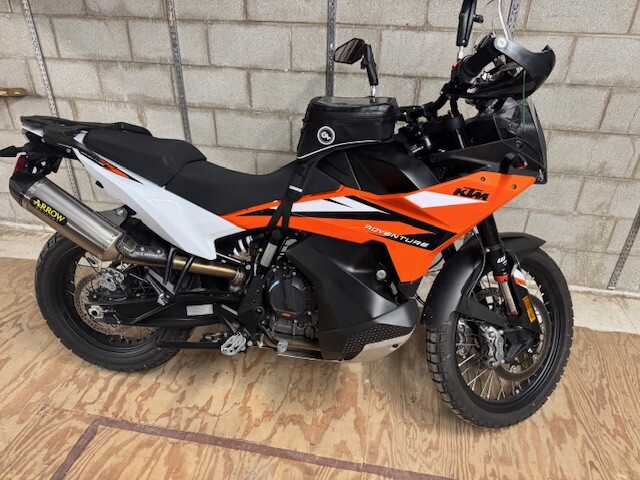 F9775W5 2023 890 Adventure