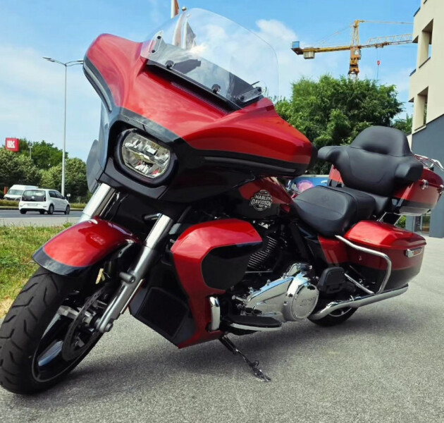 2025 Harley-Davidson® Street Glide™ Ultra Whiskey Fire / Vivid Black