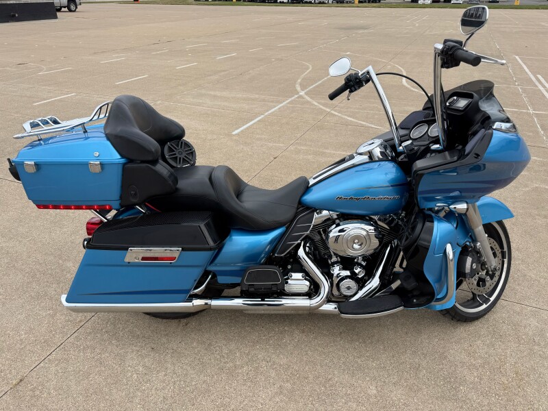 2011 Harley-Davidson® Road Glide® Ultra Cool Blue Pearl