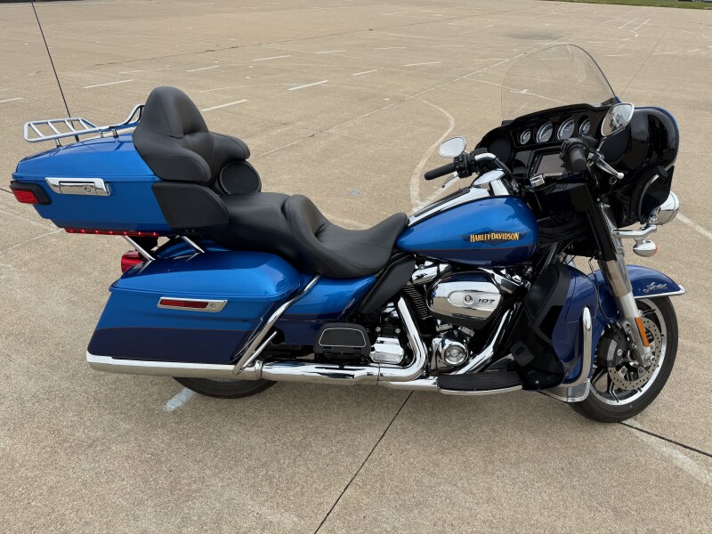 2017 Harley-Davidson® Ultra Limited Custom Colour Bonneville Blue/Fathom Blue