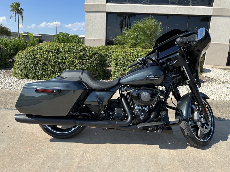 2025 Harley-Davidson® Street Glide® Iron Horse Metallic - Black Finish