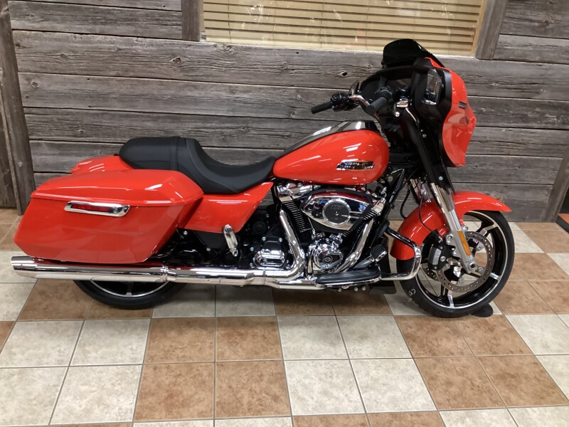 2026 Harley-Davidson® Street Glide® Blood Orange - Chrome