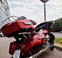2025 Harley-Davidson® Street Glide™ Ultra Whiskey Fire / Vivid Black thumb 3
