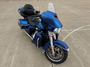 2017 Harley-Davidson® Ultra Limited Custom Colour Bonneville Blue/Fathom Blue thumb 3